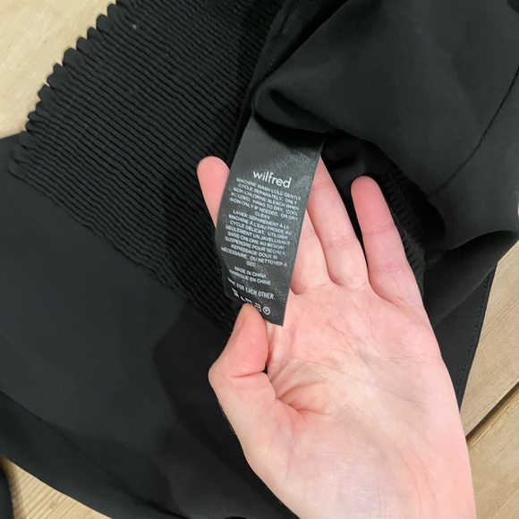 Wilfred Black Off-Shoulder Blouse size 4 - Picture 4 of 4